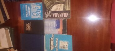 Kitablar 2-5 manat arası satılır Boşuna zəng edib vaxt almayın olan