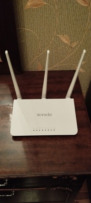 tenda wifi com: Tenda. N300 modeli. Az işlənmiş, yaxşı vəziyyətdə