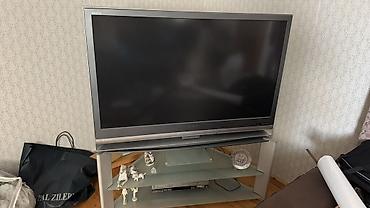 projeksiyon: Sony BRAVIA televizor + şüşə/stend komplekti - Marka/model: Sony — 1