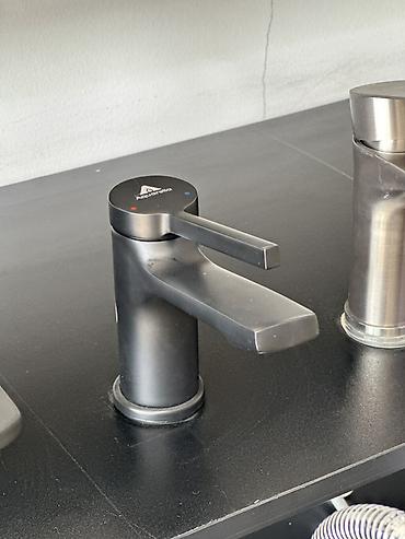 Смеситель для раковины Aquatonica, однорычажный, черный матовый -