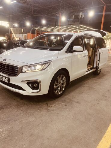автомобиль на свадьбу: Kia Carnival 8 nəfərlik avtomobilimlə sürücü xidməti təklif olunur