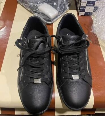 Original Calvin klein,250 manata alınıb,110 manata satılır 40 razmer