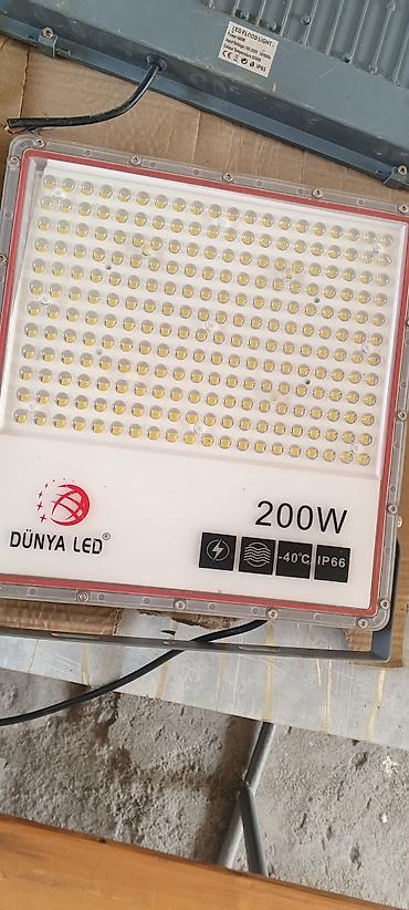 gunəş paneli projektor: LED proyektor fənərlər Məhsul 1: - Güc: 400W - LED tipləri: 8 ədəd — 2