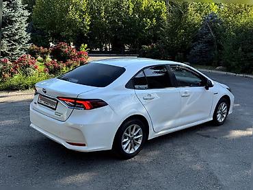 машина дешовые: Toyota Corolla: 2022 г., 1.8 л, Вариатор, Гибрид, Седан — 5