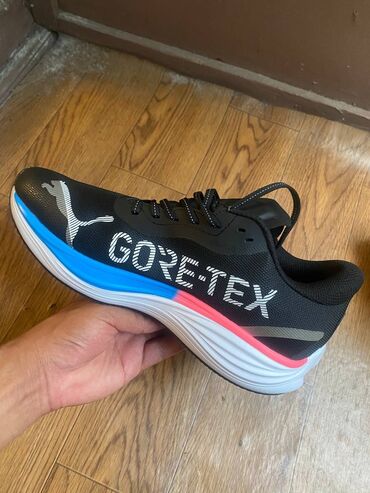тактические кроссовки: Кроссовки Puma Nitro с технологией Gore-Tex, обеспечивающие защиту от