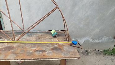 a frame ev tikintisi: Ev tikənlər üçün metal karkazı.Arko qapı pəncərələr üçün.Ölçülər — 7