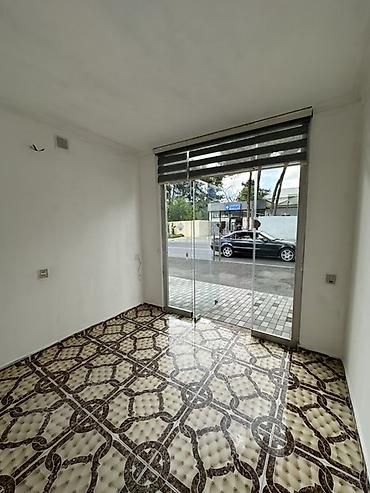 avto karavan: Paket kupçalıdır,Mərkəzi yolda,avtobus dayanacağının önündə — 2