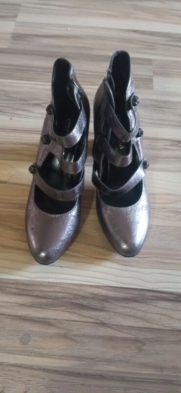 босоножки на каблуках: Туфли 38, цвет - Серебристый