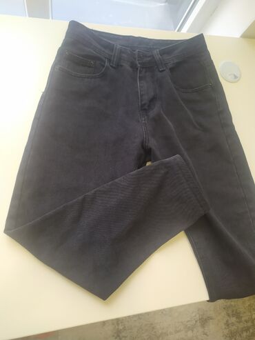продаем джинсы: Джинсы цвет - Черный