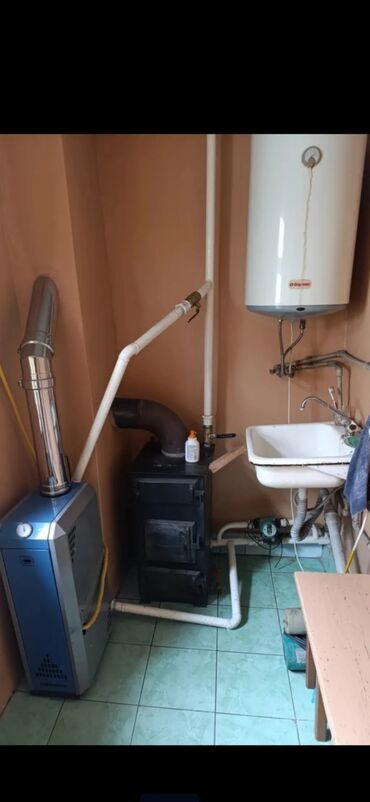 тынчтык ж м: 68 кв. м, 3 бөлмө, Унаа токтотуучу жай, Сарай, Забор, тосулган