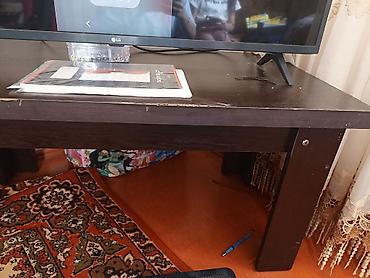 ofis masa: İşlənmiş, Düz TV altlığı, Polkasız, Laminat — 2