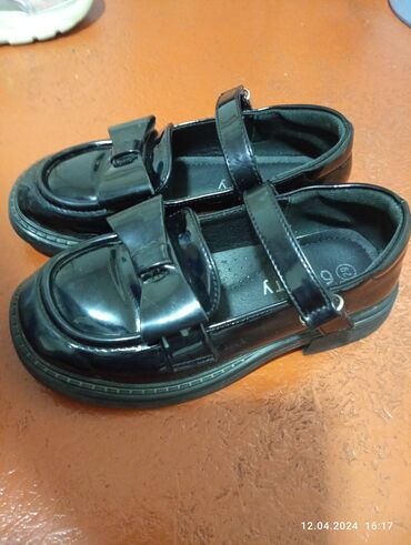 обувь 29: Туфли и басаножки в хорошем состоянии для девочек патходит для 6/7лет
