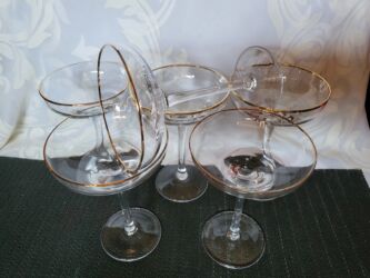 Čaše: Case kristalne za sampanjac,vino iz 80ih. Case za vino,maksimalno — 5