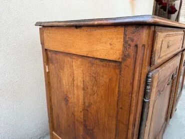 Stilske komode: Stilska komoda iz 19. veka 🏛️✨ Autentičan komad iz 19. veka, u — 2