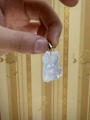 meta eynek: Təbii daş asqı - Material: şəffaf, işıqda mavi-bənövşəyi parıltı — 1