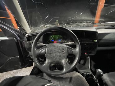 Volkswagen: Volkswagen Vento: 1994 г., 2 л, Механика, Бензин, Седан — 13