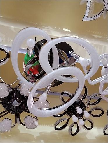 треки светильники: Современная потолочная люстра с LED-контуром и дополнительными — 1