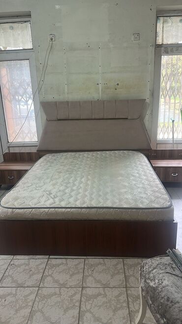taxta işlenmiş: Двуспальная кровать, 2 тумбы, Б/у