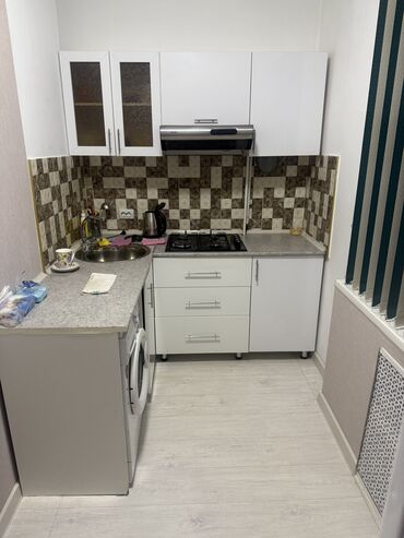 комната с подселением в бишкеке: 1 бөлмө, 35 кв. м, 105-серия, 5 кабат, Косметикалык ремонт