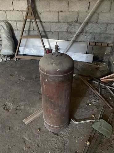 Промышленные газовые баллоны: Металлический газовый баллон высокого давления с вентилем - Материал