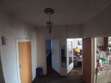чешский язык бишкек: 3 комнаты, 57 м², 5 этаж, Старый ремонт