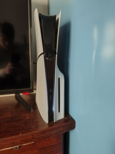купить игровой руль дешево: Игровая консоль PlayStation 5 slim с приводом для дисков, выполненная