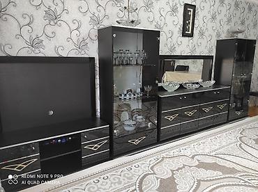sifonerler: Qonaq otağı üçün qara parlaq “stena” dəsti - Tərkib: TV üçün aşağı — 2