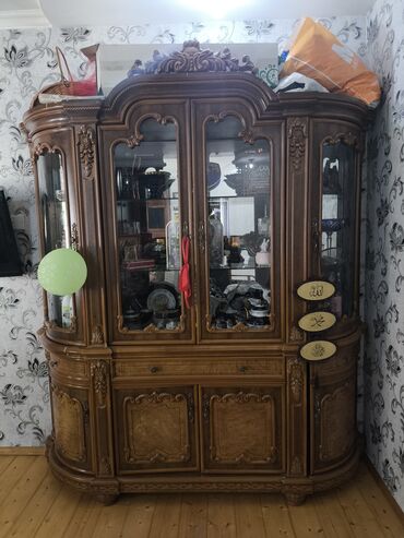 taxta qapilarin renglenmesi: İşlənmiş, Açılan, 6 qapı Düz dolab, Servant