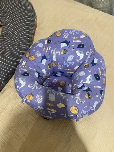 гнездышка для малышей: Детская кресло-подушка позволяющая поддерживать спинку малыша когда