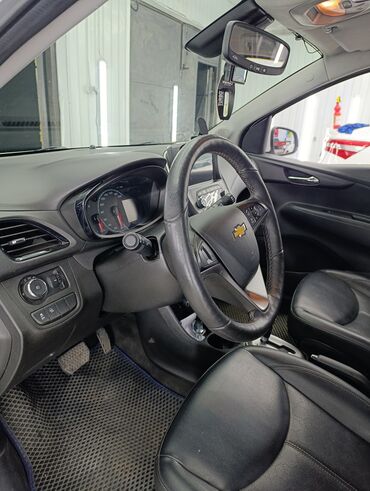 Chevrolet: Chevrolet Spark: 2017 г., 1 л, Вариатор, Бензин, Хэтчбэк — 8