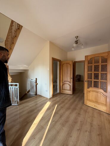 Долгосрочная аренда домов: 180 м², 8 комнат, Амбарная, Бассейн, Бронированные двери — 12