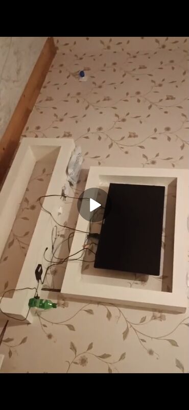 Uzunmüddətli kirayə evlər: Saray postunu keçəndən 200 m Bakıya tərəf, içəri yoldan 400 m məsafədə — 4