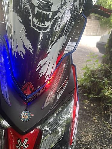 Скутеры: Скутер Yamaha (линейка Aerox/стайлинг), яркий тюнинг и туристическое — 2