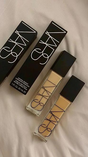 NARS Natural Radiant Longwear Foundation – 30 ml (1 fl. oz)