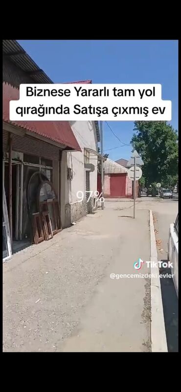 загородный дом с гаражом: Gəncə şah sevənlər 2 yol qırağı 2 obyekti var