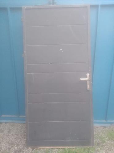 qapi tutacaqlari: Giriş qapısı. Ciris qapidi. 90*2.00.Sola cölə acilir. - Material — 1