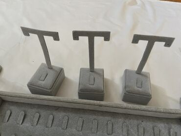 Vitrin üçün aksesuarlar: Bijuteriya üçün vitrinlər Az istifadə olunub Hamsı birlikdə 130 azn 😍 — 6