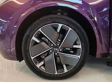 Lixiang: Lixiang L9: 2025 г., 1.5 л, Электромобиль, Кроссовер — 11