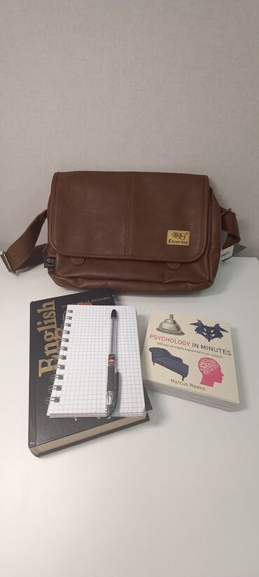 Сумки: Удобная и стильная сумка для учебы и работы. Бренд Three Box Осталась