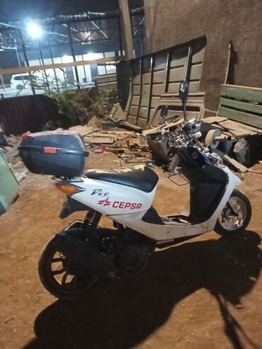 Скутеры: Скутер Honda, 180 куб. см, Бензин, Б/у at lalafo.kg Скутеры: Скутер Honda, 180 куб. см, Бензин, Б/у