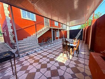 Həyət evləri və villaların satışı: TƏCİLİ SATILIR – SUMQAYITDA 2 MƏRTƏBƏLİ HƏYƏT EVİ 📍 Ünvan: Sumqayıt — 14