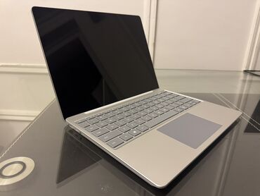 Digər noutbuklar və netbuklar: Intel Core i5, 8 GB, 12.3 "