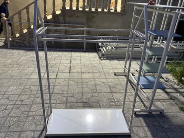 Stend vitrinləri: Ağ rəngdə müxtəlif vitrin ləvazimatları, asılqanları satılır. Sayları -da lalafo.az — 9 Stend vitrinləri: Ağ rəngdə müxtəlif vitrin ləvazimatları, asılqanları satılır. Sayları — 9