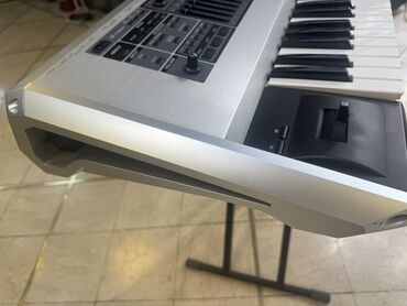 roland g70: Sintezator, Roland
