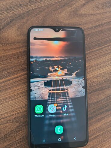 Samsung Galaxy A10, rəng - Qara