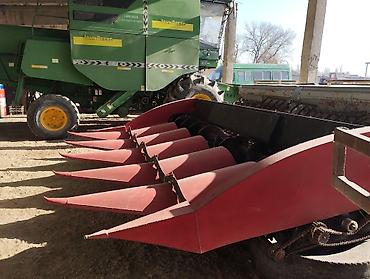 арык бетонный: Комбайн John Deere с жатками Описание: - Зерноуборочный комбайн John — 4