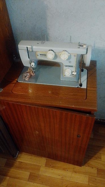 ipli tursik: Universal tikiş maşını və şkaf-stol komplekti - Mexaniki/elektrik tip — 1