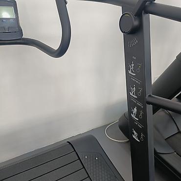 Беговые дорожки: Механическая беговая дорожка безмоторная (криволинейная, curved — 8