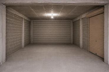 heyet evleri 2020: QARAJ SATILIR 📍 Afrodita Şadlıq Sarayının yanında 🏢 Binanın qarajı 📐 — 3