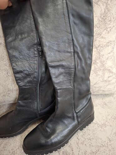 зимный обувь: Женские высокие сапоги из натуральной кожи, черные. Особенности: -